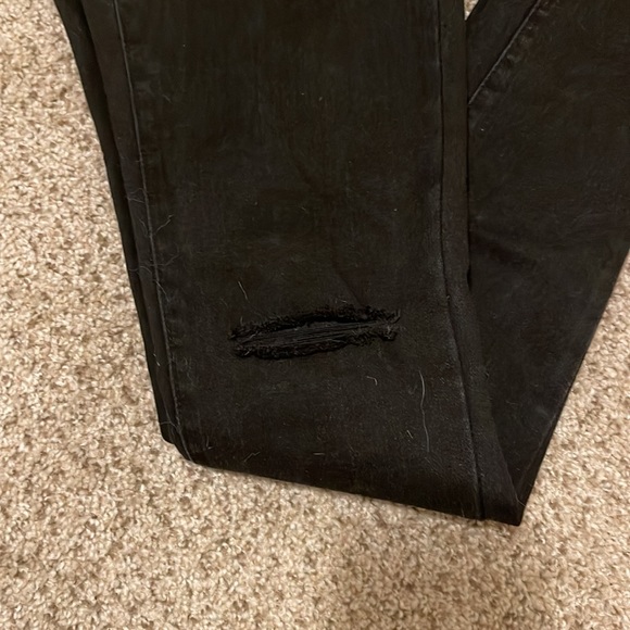 Uniqlo distressed denim - Picture 2 of 4